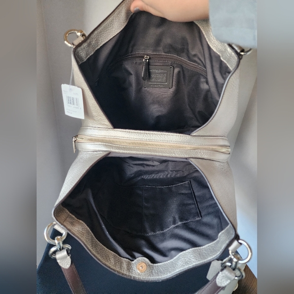 ✨️NWT✨️ Coach Metallic Pebbled Leather Hallie Hobo, Triple Compartment, 2019 - Picture 7 of 9